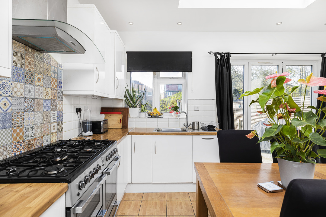 4 bed terraced house for sale in Khama Road, London  - Property Image 9