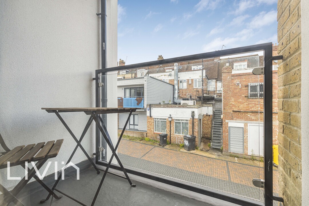 2 bed house for sale in Goschen Mews, South Croydon 15