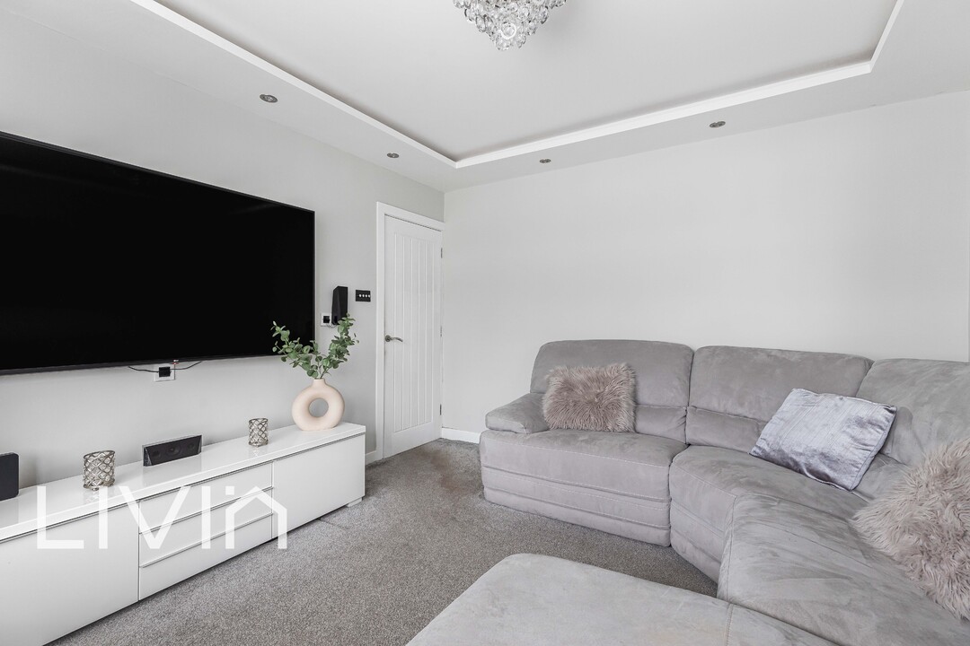 4 bed semi-detached house for sale in Princes Avenue, South Croydon  - Property Image 3