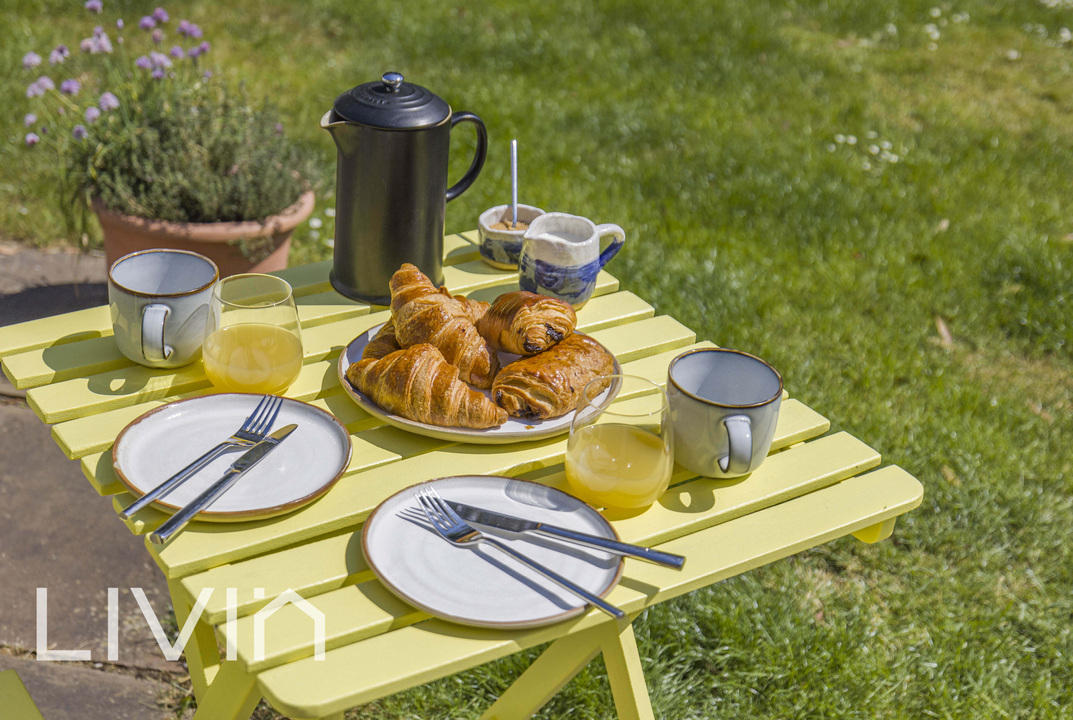 3 bed apartment for sale in Woodside Green, London 4