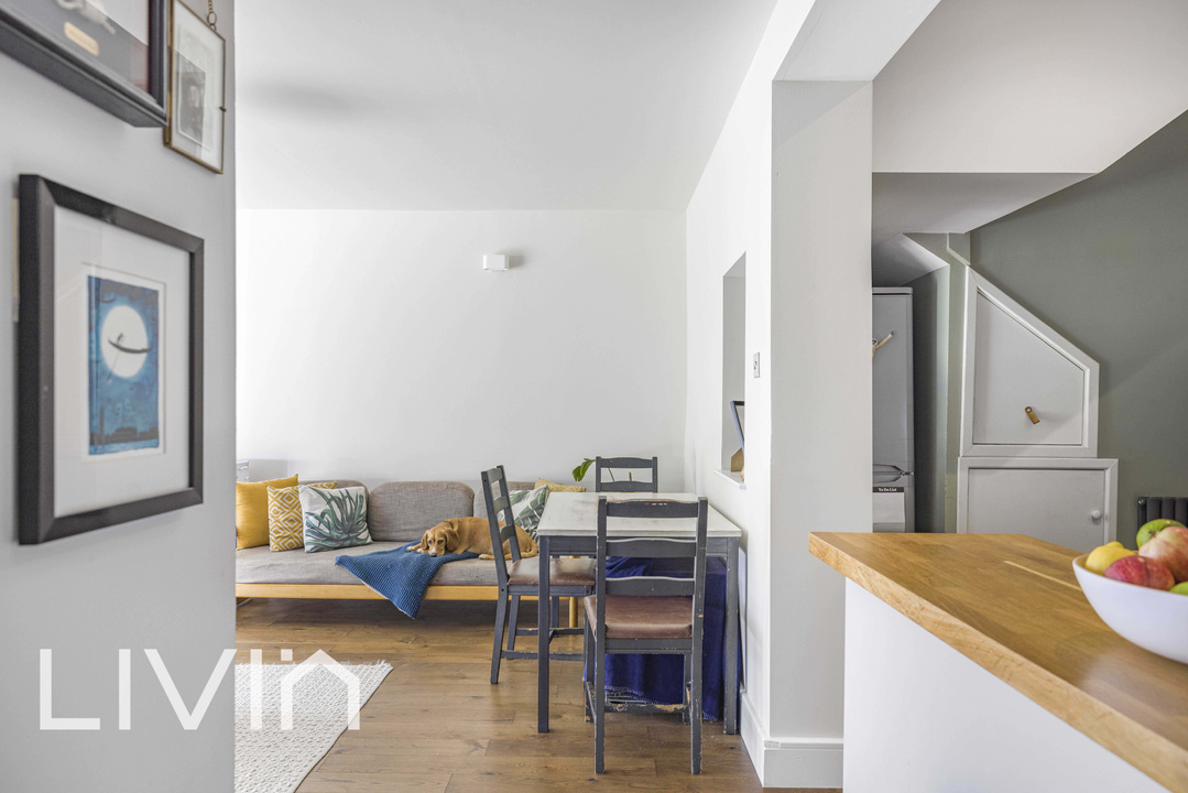 3 bed apartment for sale in Woodside Green, London 5