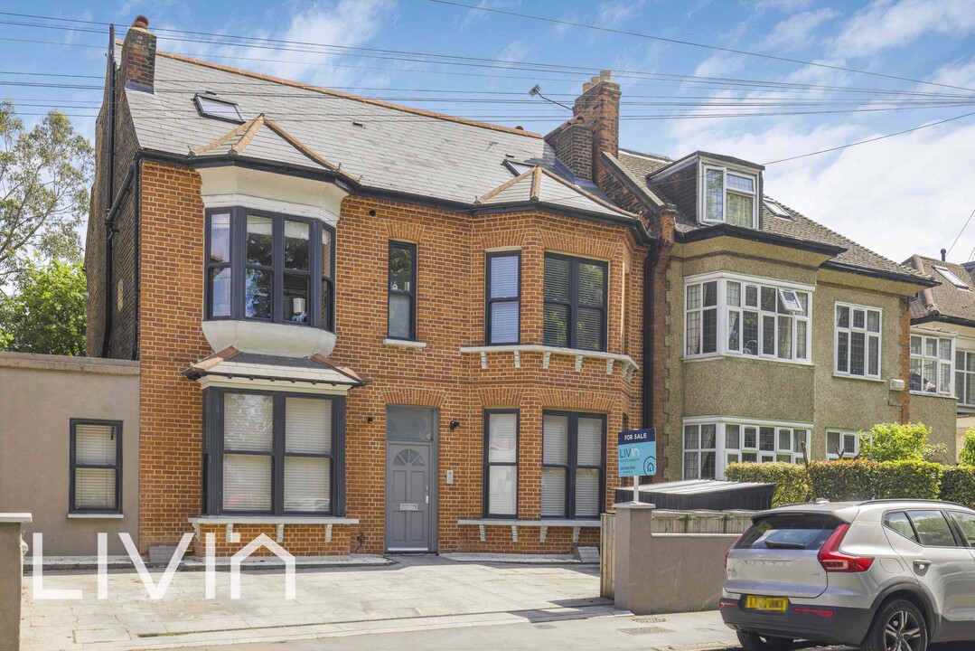 3 bed apartment for sale in Woodside Green, London 19