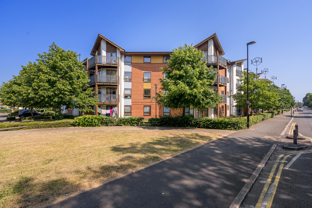2 bed apartment for sale in Innerd Court, Croydon  - Property Image 2