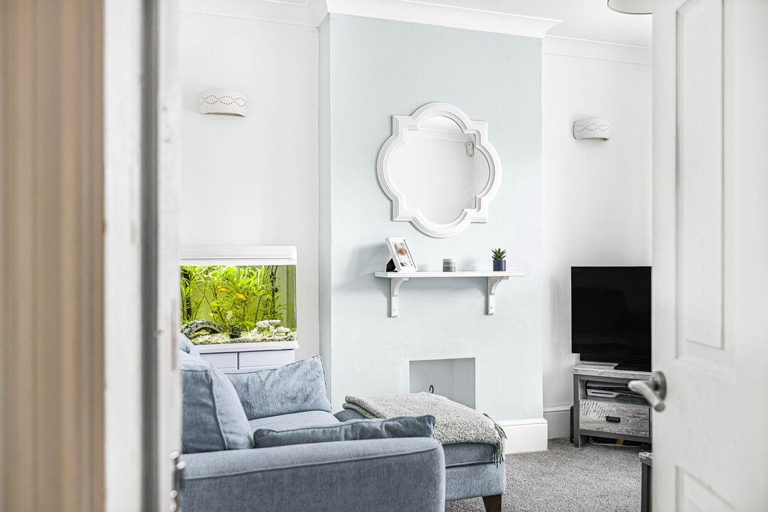 2 bed end of terrace house to rent in Ravenswood Road, Croydon 2