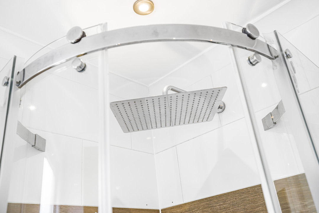 2 bed end of terrace house to rent in Ravenswood Road, Croydon 17