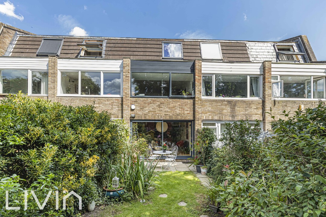 4 bed terraced house for sale in Wavell Court, Croydon  - Property Image 1