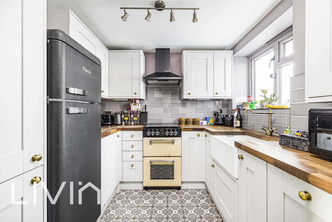 1 bed apartment for sale in Denmark Road, London  - Property Image 2