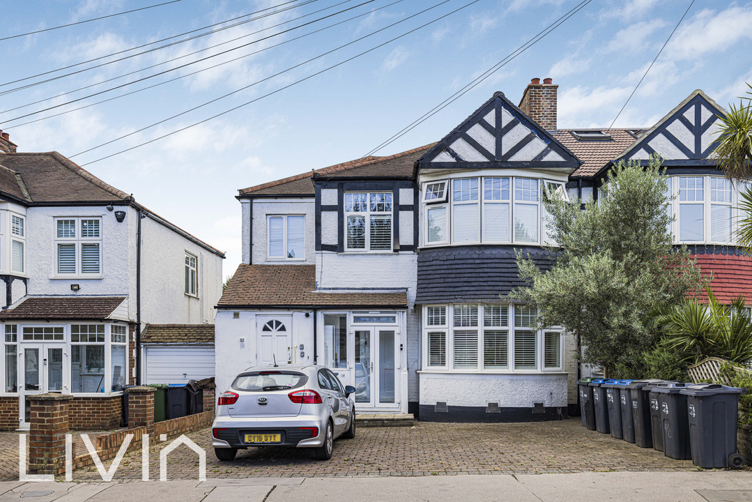 2 bed apartment for sale in Southern Avenue, London  - Property Image 12