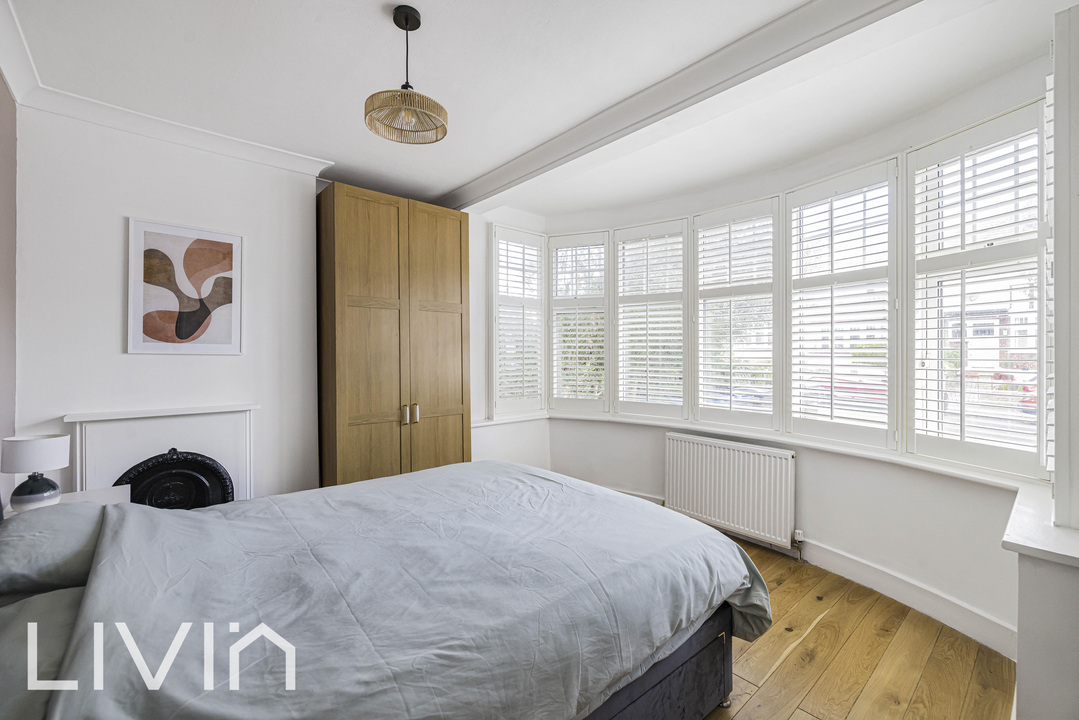 2 bed apartment for sale in Southern Avenue, London  - Property Image 2