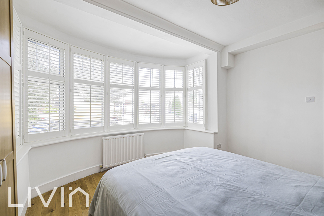 2 bed apartment for sale in Southern Avenue, London  - Property Image 4