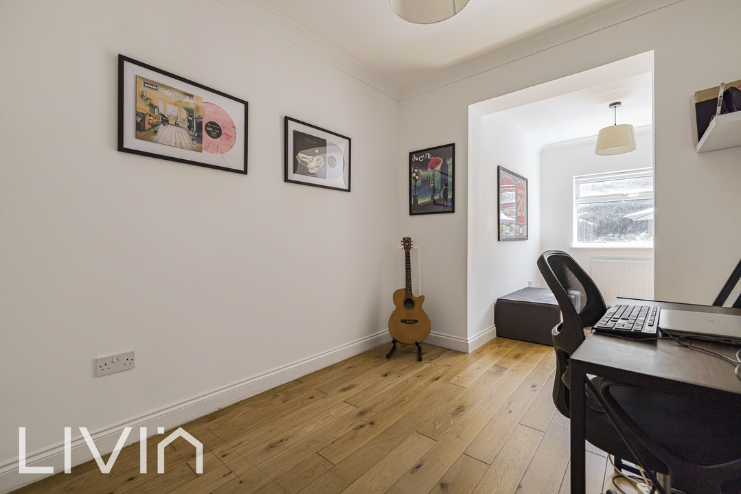 2 bed apartment for sale in Southern Avenue, London  - Property Image 7