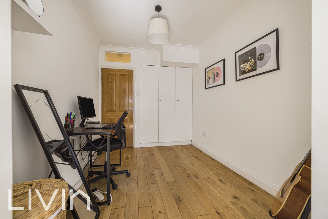 2 bed apartment for sale in Southern Avenue, London  - Property Image 8