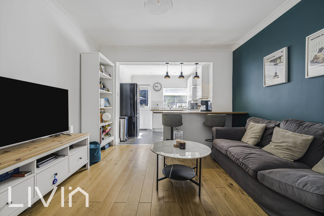 2 bed apartment for sale in Southern Avenue, London  - Property Image 9