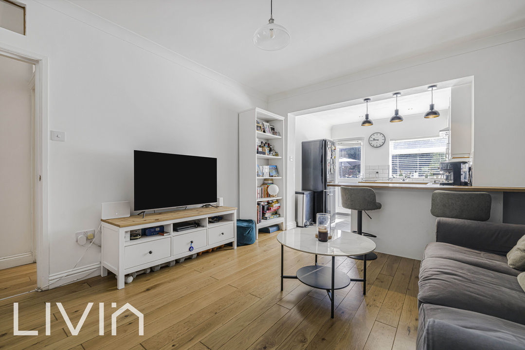 2 bed apartment for sale in Southern Avenue, London  - Property Image 10