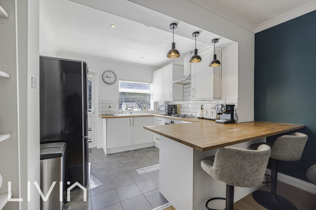 2 bed apartment for sale in Southern Avenue, London  - Property Image 15