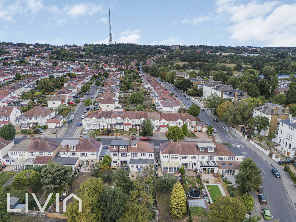 2 bed apartment for sale in Southern Avenue, London  - Property Image 19