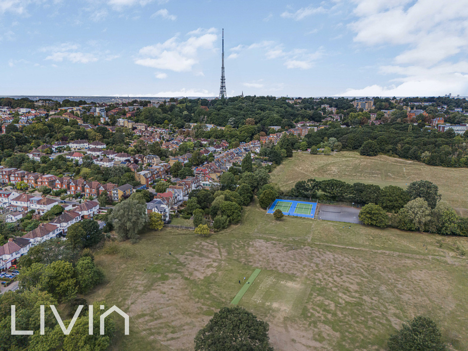 2 bed apartment for sale in Southern Avenue, London  - Property Image 22