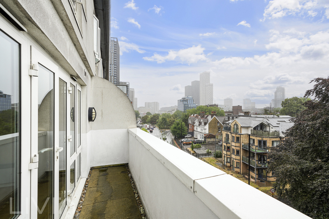 2 bed apartment to rent in Park Lane, Croydon, CR0