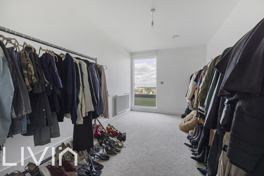 2 bed apartment for sale in Cross Road, Croydon 15