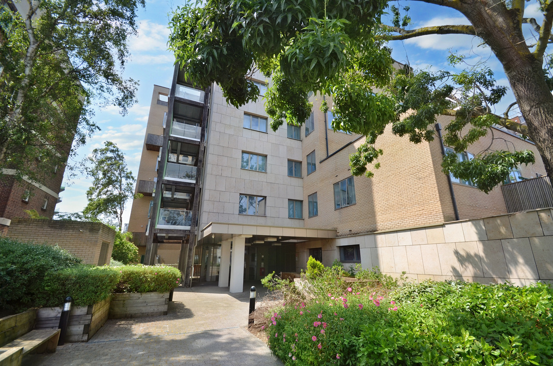 2 bed apartment for sale in Cross Road, Croydon 17