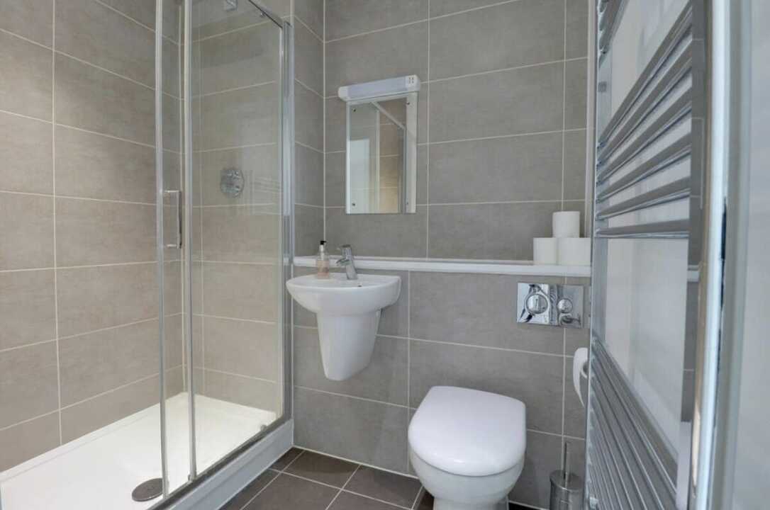 2 bed apartment for sale in Cross Road, Croydon 19
