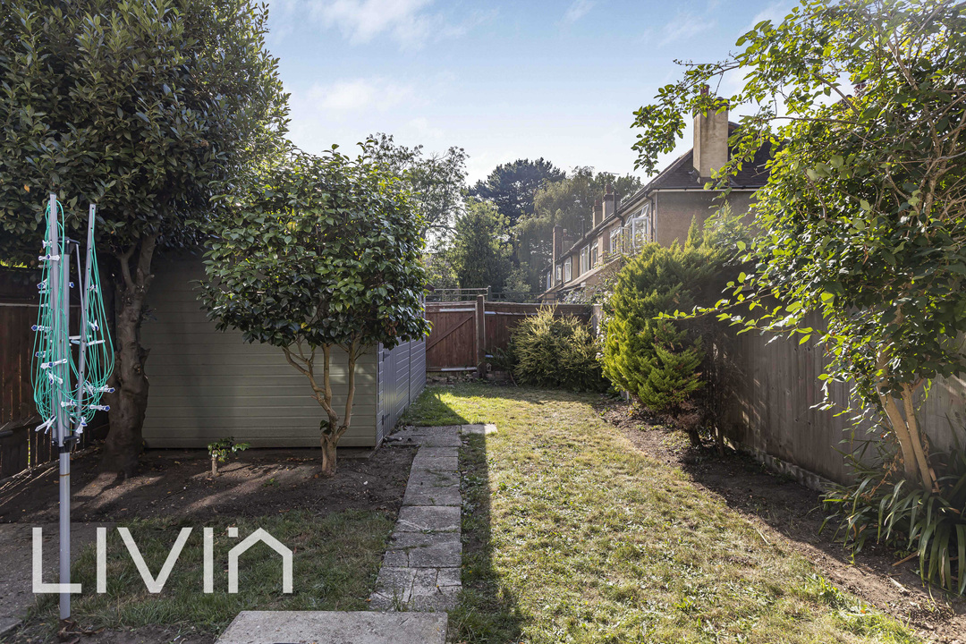 4 bed semi-detached house for sale in Ashburton Road, Croydon  - Property Image 11