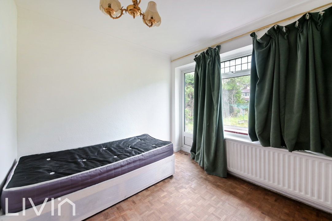 5 bed bungalow for sale in Woodcote Park Avenue, Purley  - Property Image 13