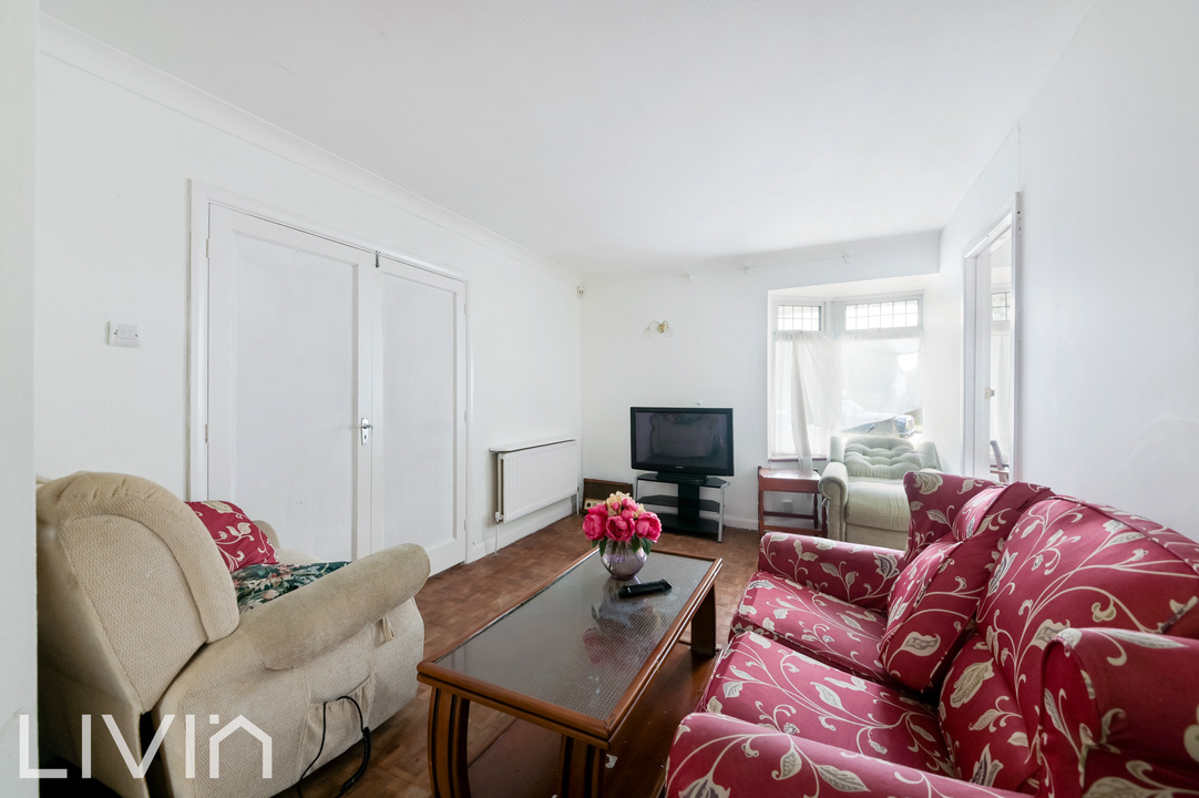 5 bed bungalow for sale in Woodcote Park Avenue, Purley  - Property Image 2