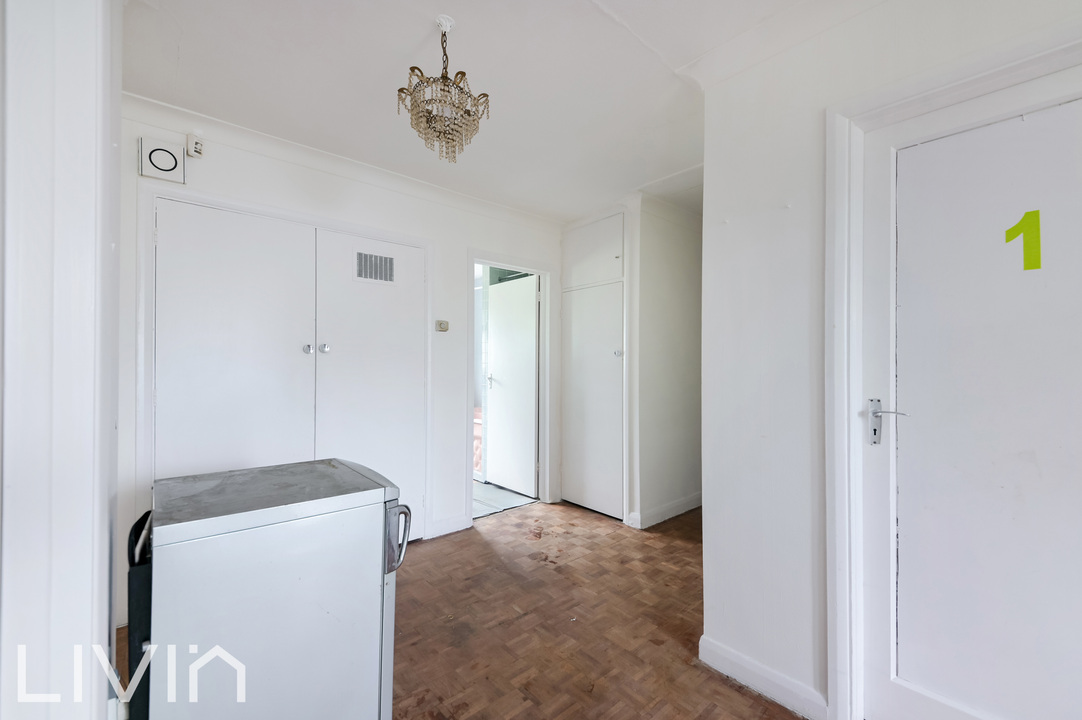 5 bed bungalow for sale in Woodcote Park Avenue, Purley  - Property Image 7