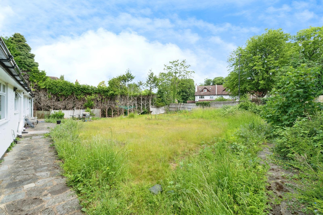 5 bed bungalow for sale in Woodcote Park Avenue, Purley  - Property Image 20