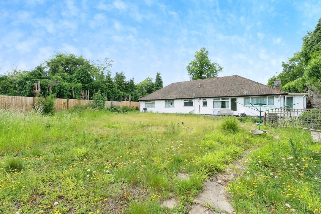 5 bed bungalow for sale in Woodcote Park Avenue, Purley  - Property Image 21