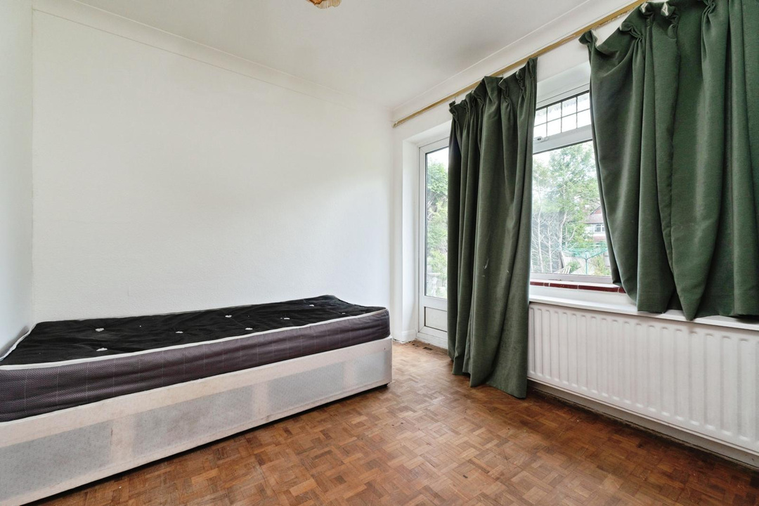 5 bed bungalow for sale in Woodcote Park Avenue, Purley  - Property Image 12