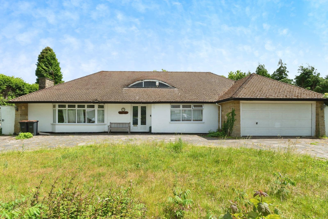 5 bed bungalow for sale in Woodcote Park Avenue, Purley  - Property Image 1