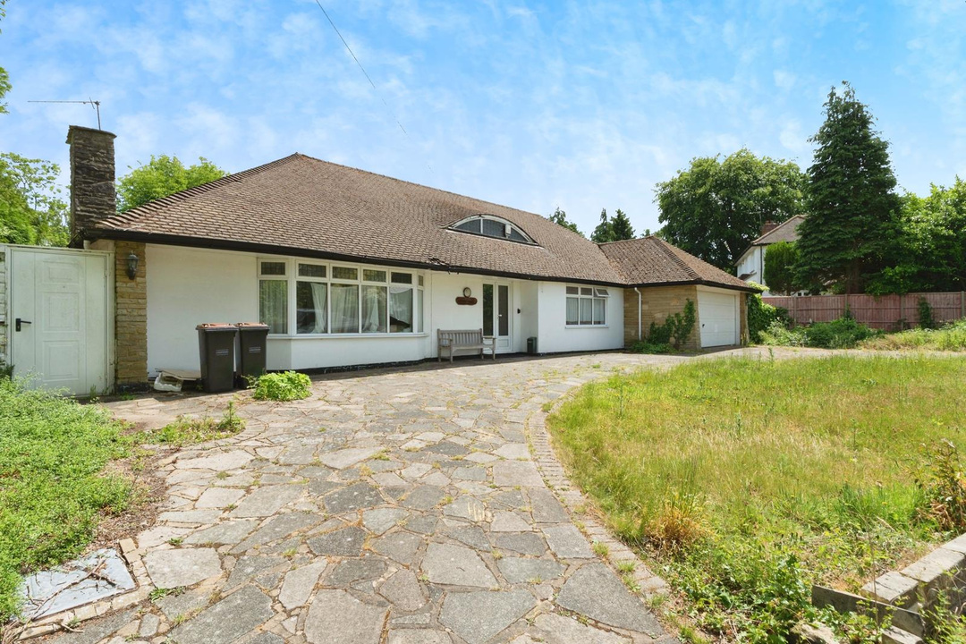 5 bed bungalow for sale in Woodcote Park Avenue, Purley  - Property Image 22
