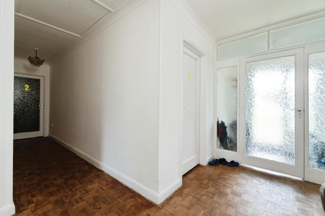 5 bed bungalow for sale in Woodcote Park Avenue, Purley  - Property Image 9