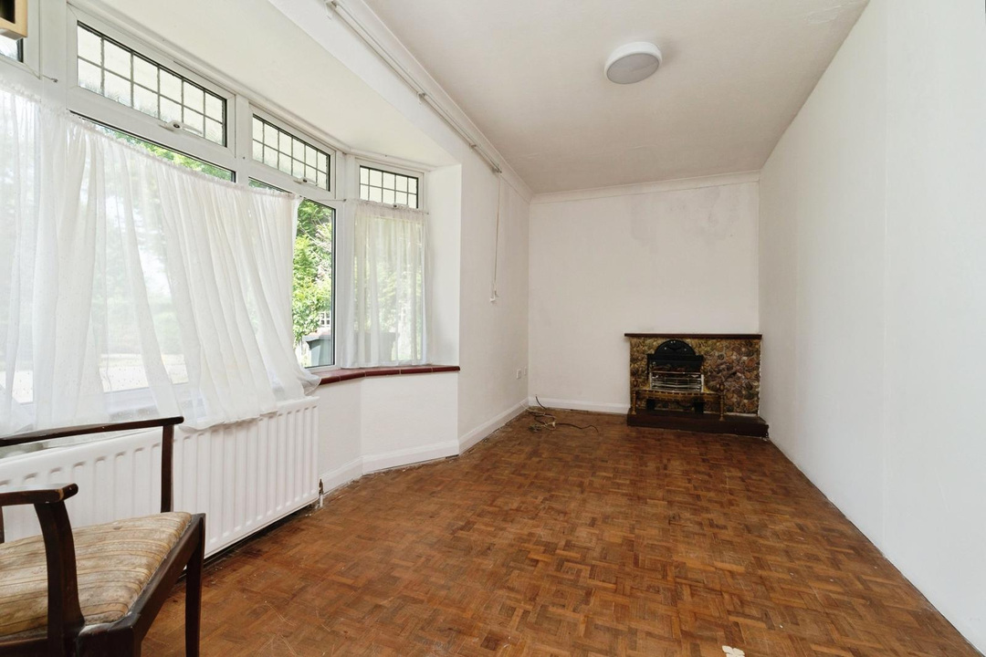5 bed bungalow for sale in Woodcote Park Avenue, Purley  - Property Image 11
