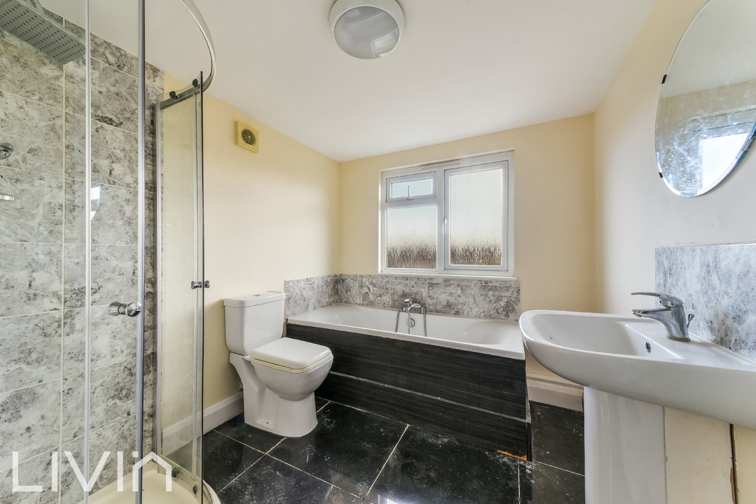 4 bed semi-detached house to rent in Lindfield Road, Croydon 10