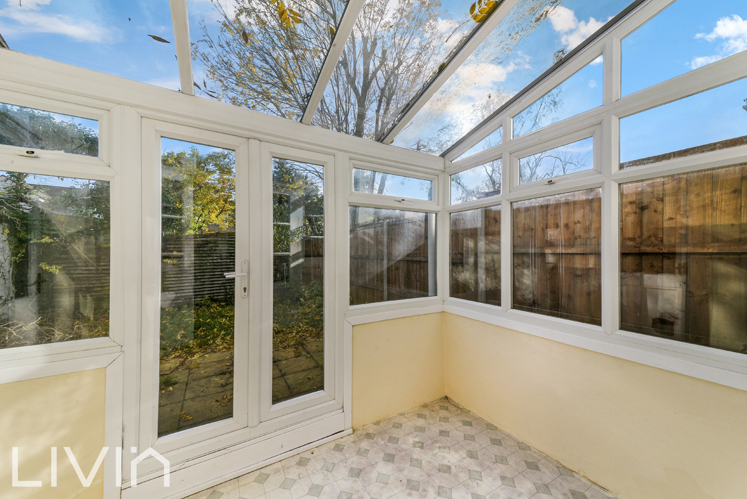 4 bed semi-detached house to rent in Lindfield Road, Croydon 11