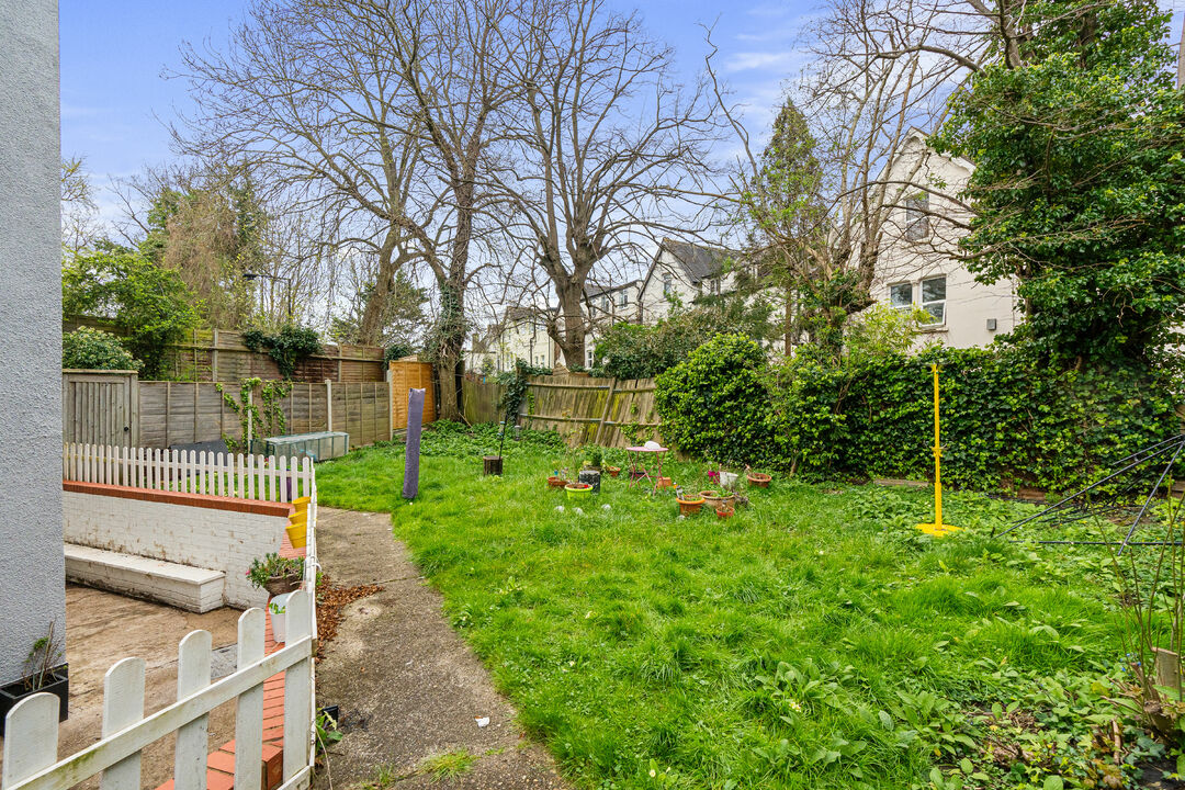 2 bed maisonette for sale in Garden Flat, South Croydon 16