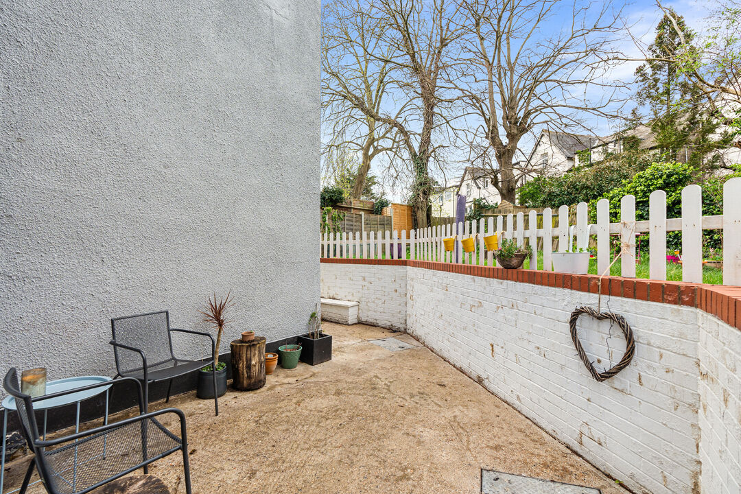 2 bed maisonette for sale in Garden Flat, South Croydon 13