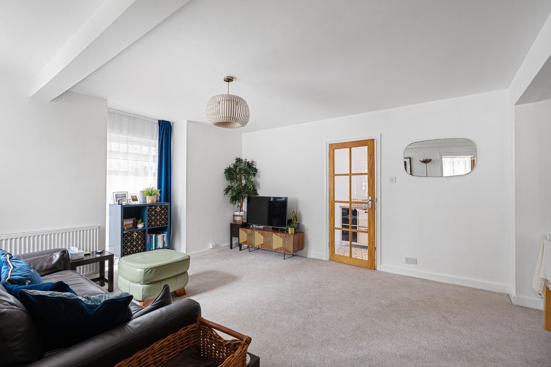 2 bed maisonette for sale in Garden Flat, South Croydon 6