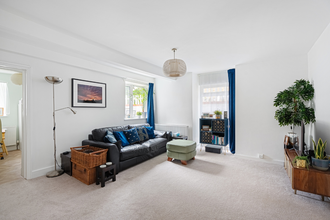 2 bed maisonette for sale in Birdhurst Rise, South Croydon  - Property Image 1