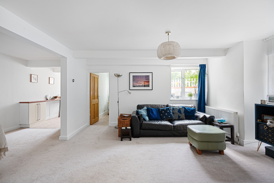 2 bed maisonette for sale in Garden Flat, South Croydon 12