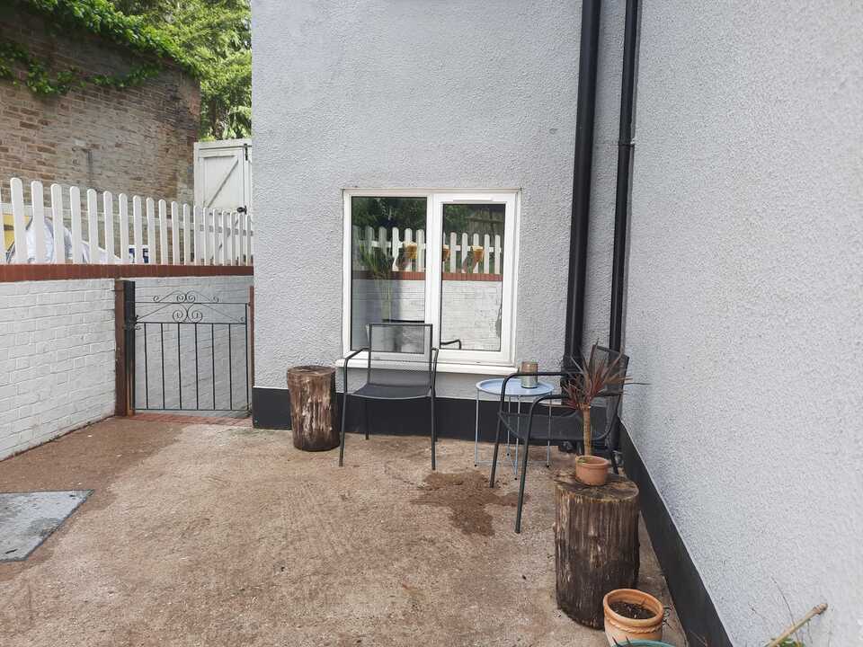 2 bed maisonette for sale in Garden Flat, South Croydon 15