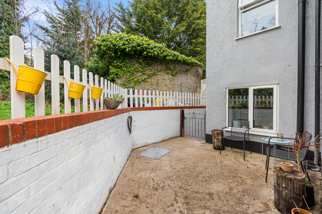2 bed maisonette for sale in Garden Flat, South Croydon 14
