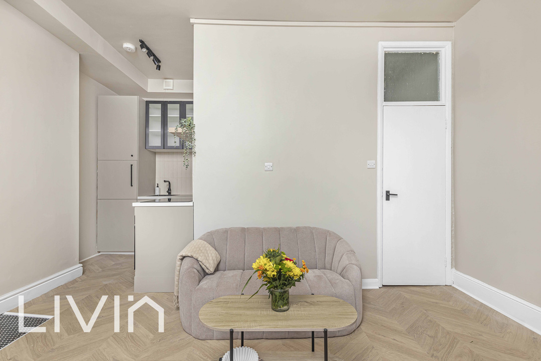 1 bed apartment for sale in Fox Hill, London  - Property Image 6