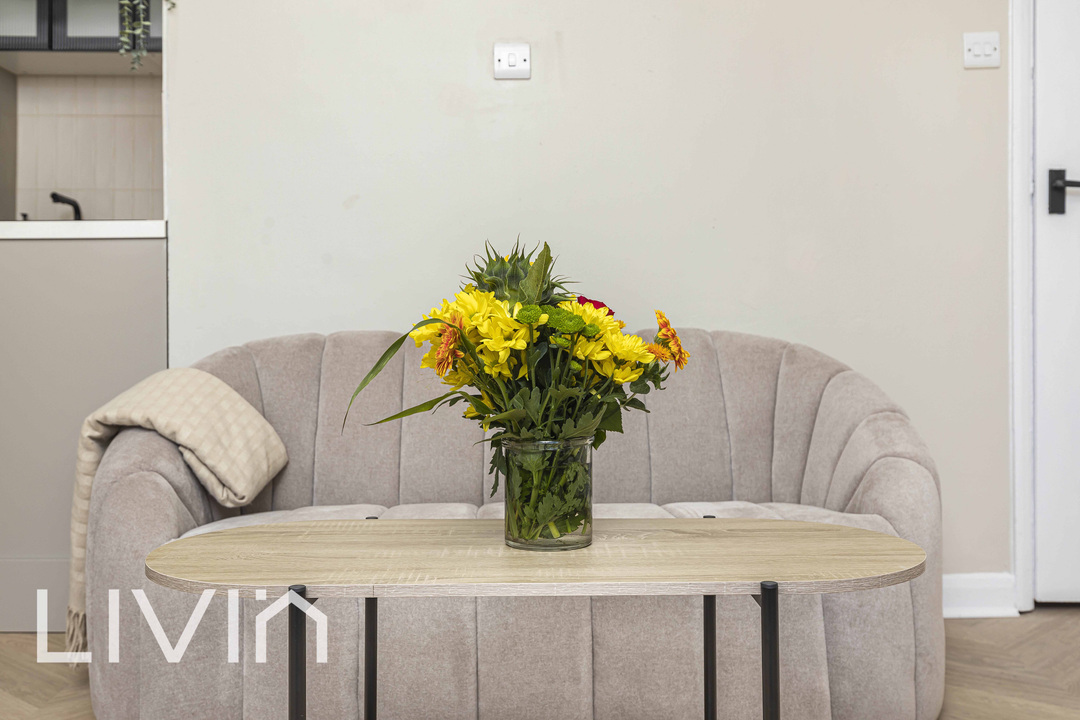 1 bed apartment for sale in Fox Hill, London  - Property Image 12