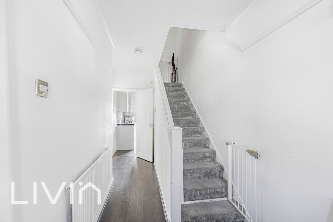 4 bed terraced house for sale in Falkland Park Avenue, London  - Property Image 8