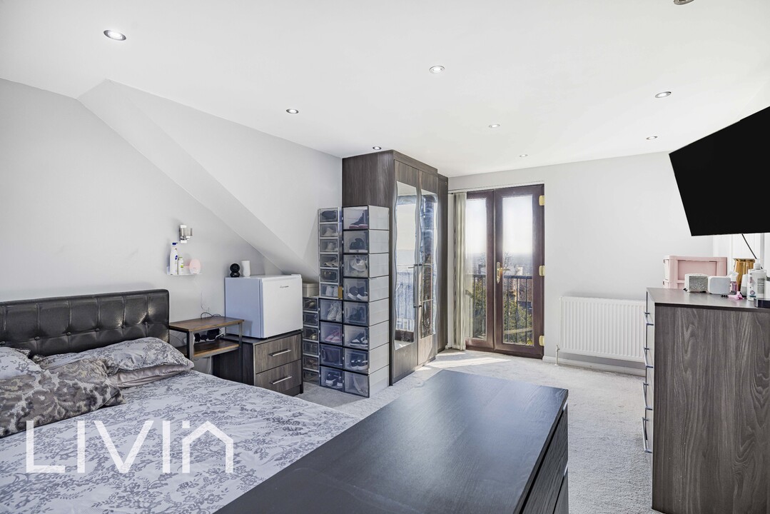 4 bed terraced house for sale in Falkland Park Avenue, London  - Property Image 17