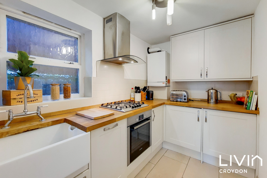 1 bed apartment for sale in Ward Close, South Croydon 1